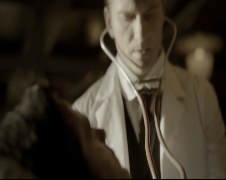 VampireDiariesWorld-dot-nl_6x18INeverCouldLoveLikeThat0800.jpg