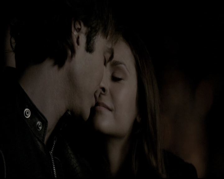 VampireDiariesWorld-dot-nl_6x18INeverCouldLoveLikeThat2170.jpg