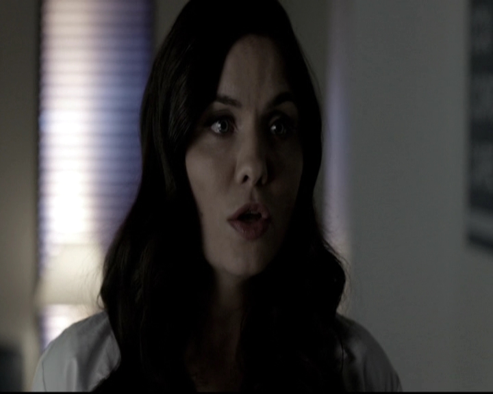 VampireDiariesWorld-dot-nl_6x18INeverCouldLoveLikeThat2206.jpg