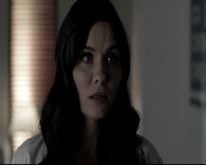 VampireDiariesWorld-dot-nl_6x18INeverCouldLoveLikeThat2207.jpg