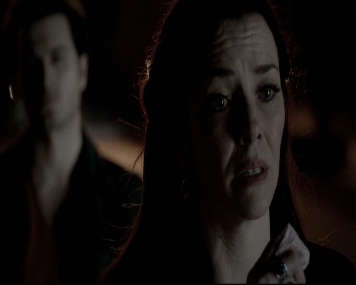 VampireDiariesWorld-dot-nl_6x19Because2065.jpg
