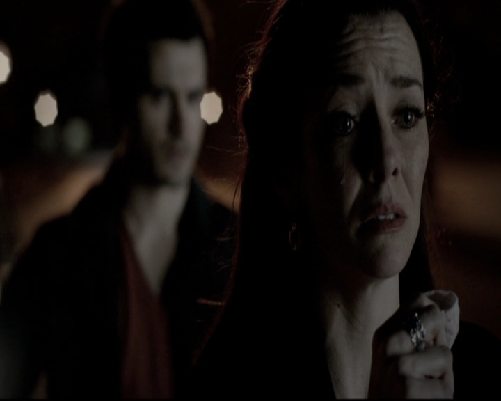 VampireDiariesWorld-dot-nl_6x19Because2097.jpg