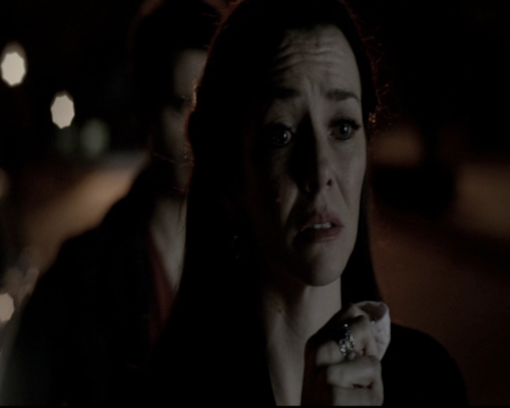 VampireDiariesWorld-dot-nl_6x19Because2098.jpg
