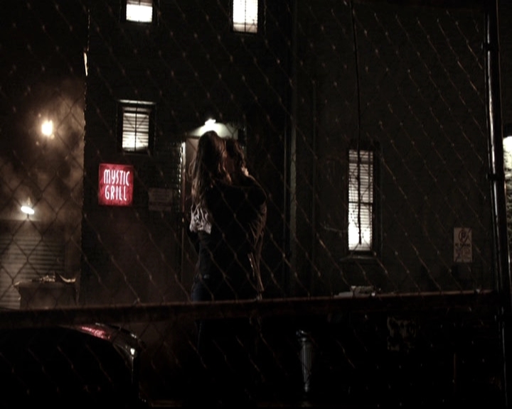VampireDiariesWorld-dot-nl_6x20IdLeaveMyHappyHomeForYou1550.jpg