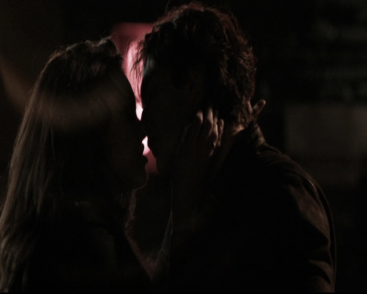 VampireDiariesWorld-dot-nl_6x20IdLeaveMyHappyHomeForYou1553.jpg