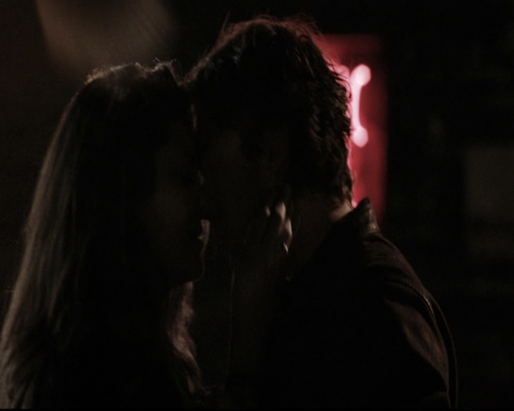 VampireDiariesWorld-dot-nl_6x20IdLeaveMyHappyHomeForYou1554.jpg
