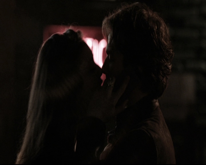 VampireDiariesWorld-dot-nl_6x20IdLeaveMyHappyHomeForYou1563.jpg