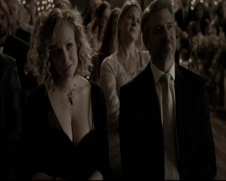 VampireDiariesWorld-dot-nl_6x21IllWedYouInTheGoldenSummertime2159.jpg