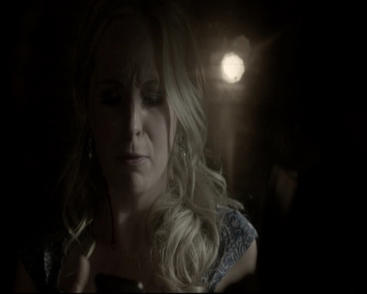 VampireDiariesWorld-dot-nl_6x22ImThinkingOfYouAllTheWhile-deletedscenes0027.jpg
