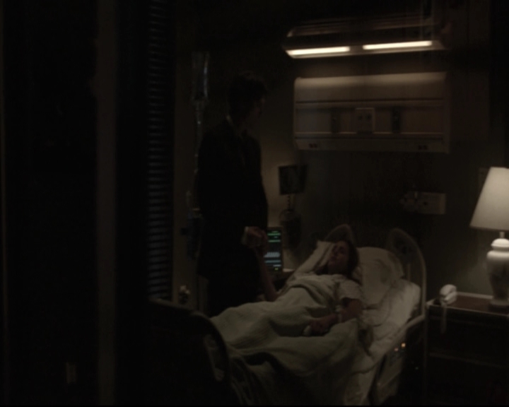 VampireDiariesWorld-dot-nl_6x22ImThinkingOfYouAllTheWhile-deletedscenes0049.jpg