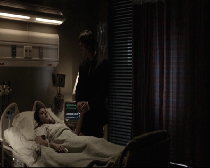VampireDiariesWorld-dot-nl_6x22ImThinkingOfYouAllTheWhile-deletedscenes0054.jpg