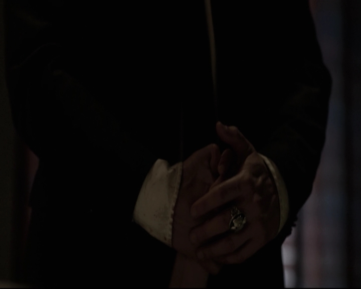 VampireDiariesWorld-dot-nl_6x22ImThinkingOfYouAllTheWhile-deletedscenes0055.jpg