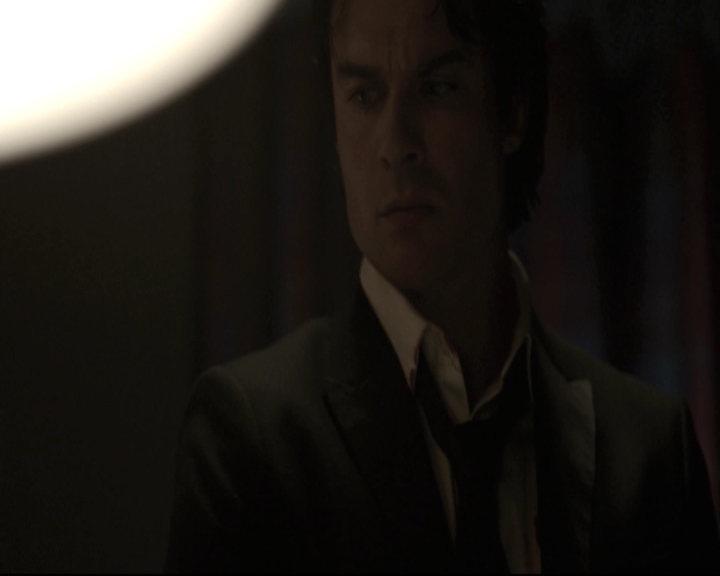 VampireDiariesWorld-dot-nl_6x22ImThinkingOfYouAllTheWhile-deletedscenes0059.jpg