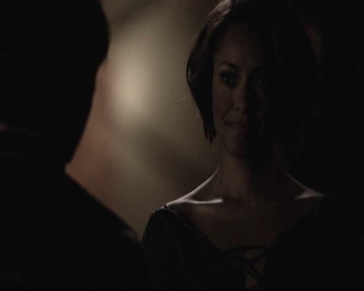VampireDiariesWorld-dot-nl_6x22ImThinkingOfYouAllTheWhile-deletedscenes0100.jpg