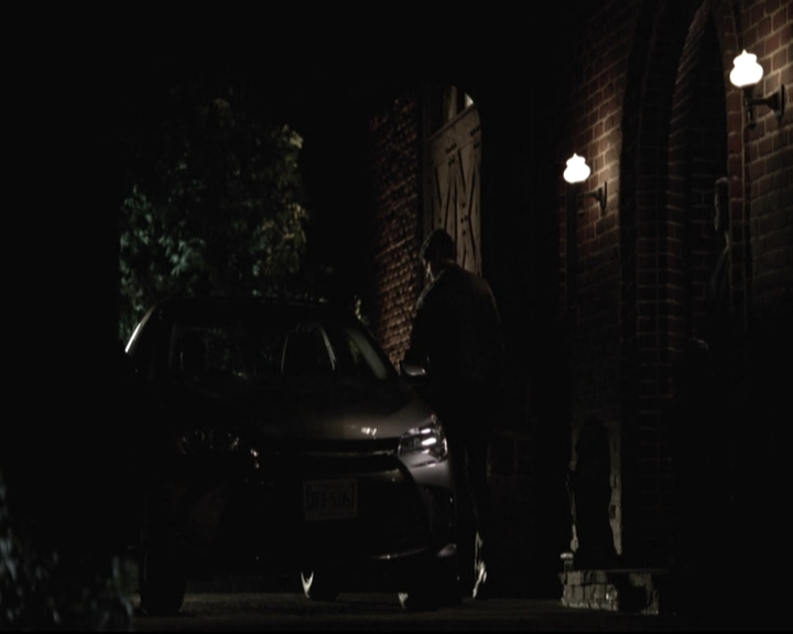 VampireDiariesWorld-dot-nl_6x22ImThinkingOfYouAllTheWhile-deletedscenes0108.jpg