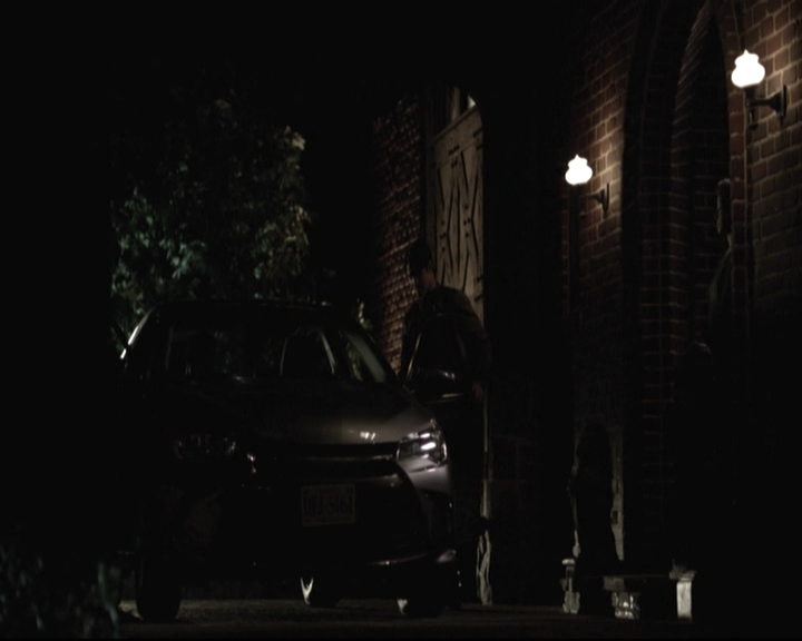 VampireDiariesWorld-dot-nl_6x22ImThinkingOfYouAllTheWhile-deletedscenes0109.jpg