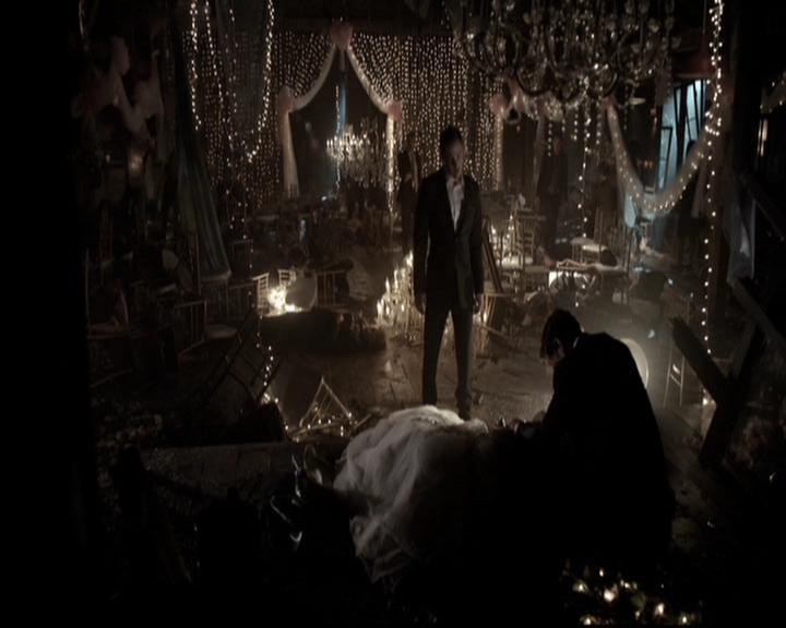 VampireDiariesWorld-dot-nl_6x22ImThinkingOfYouAllTheWhile0122.jpg