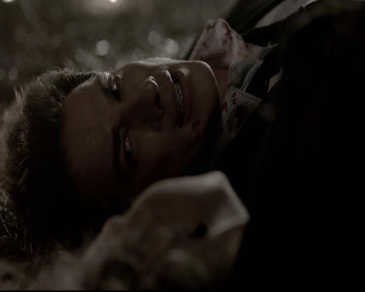 VampireDiariesWorld-dot-nl_6x22ImThinkingOfYouAllTheWhile0322.jpg