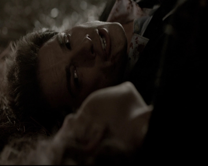 VampireDiariesWorld-dot-nl_6x22ImThinkingOfYouAllTheWhile0327.jpg