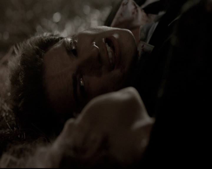 VampireDiariesWorld-dot-nl_6x22ImThinkingOfYouAllTheWhile0328.jpg