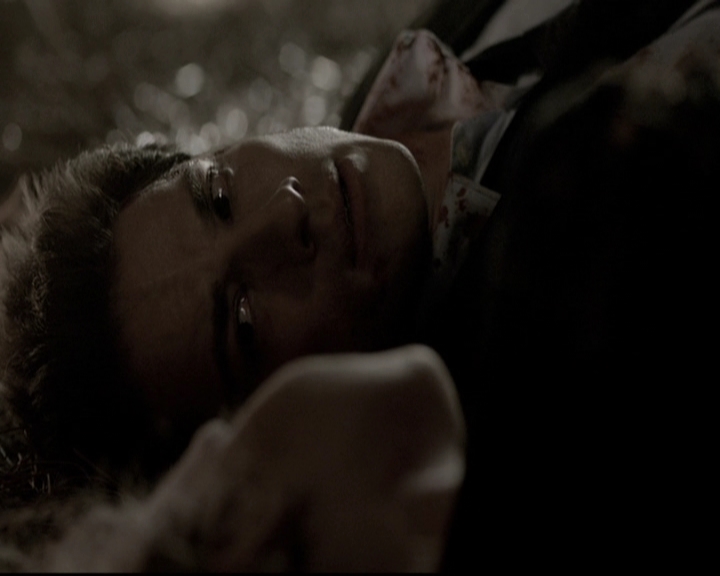 VampireDiariesWorld-dot-nl_6x22ImThinkingOfYouAllTheWhile0332.jpg