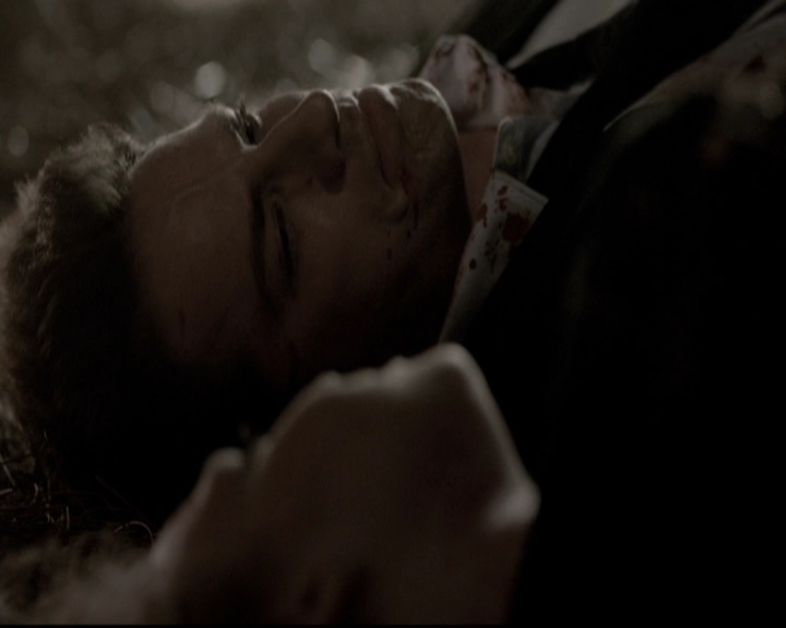 VampireDiariesWorld-dot-nl_6x22ImThinkingOfYouAllTheWhile0333.jpg