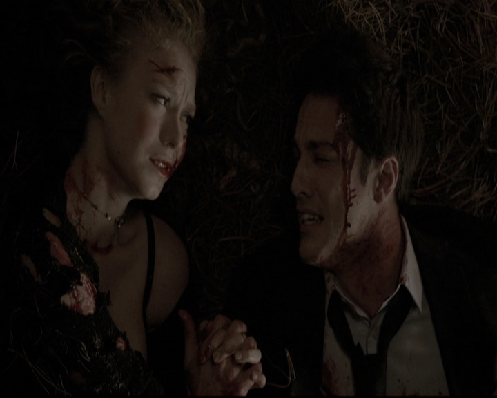 VampireDiariesWorld-dot-nl_6x22ImThinkingOfYouAllTheWhile0348.jpg