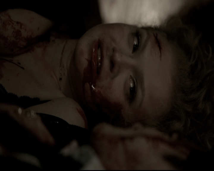 VampireDiariesWorld-dot-nl_6x22ImThinkingOfYouAllTheWhile0351.jpg