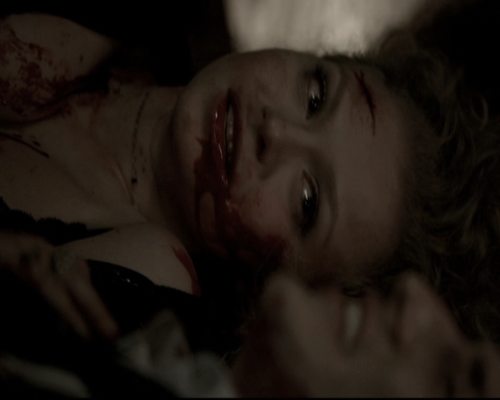 VampireDiariesWorld-dot-nl_6x22ImThinkingOfYouAllTheWhile0352.jpg