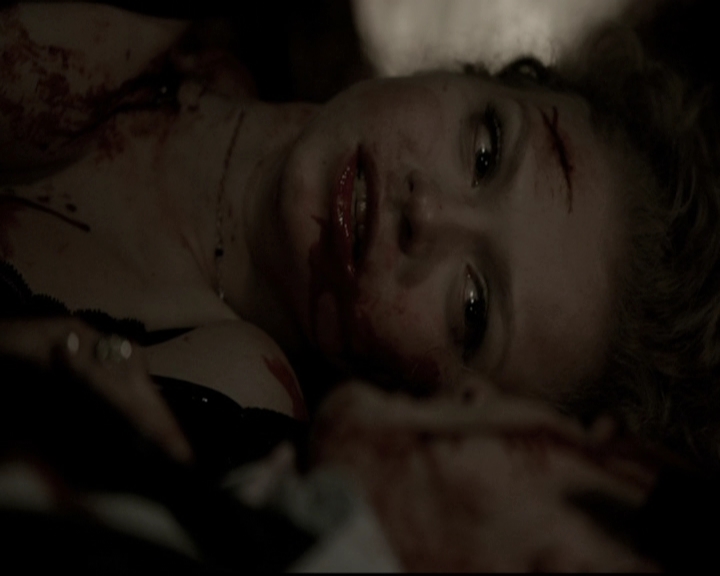 VampireDiariesWorld-dot-nl_6x22ImThinkingOfYouAllTheWhile0357.jpg