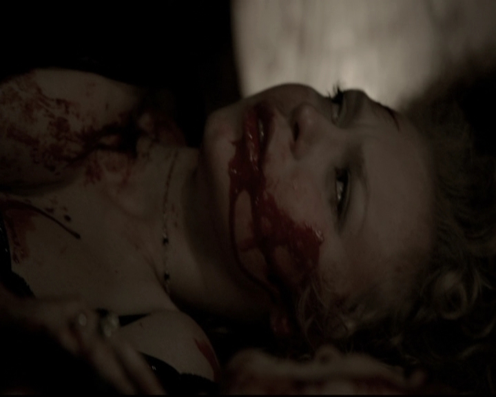 VampireDiariesWorld-dot-nl_6x22ImThinkingOfYouAllTheWhile0361.jpg