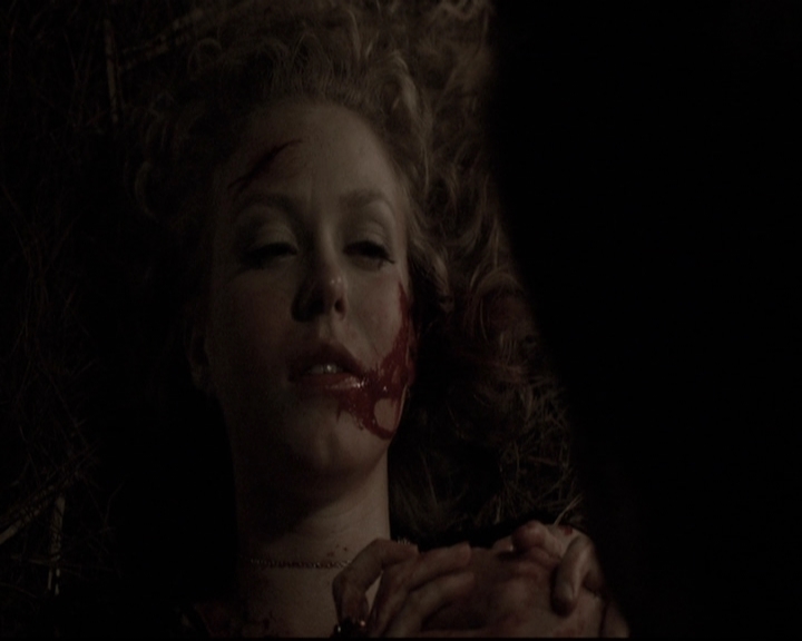 VampireDiariesWorld-dot-nl_6x22ImThinkingOfYouAllTheWhile0417.jpg