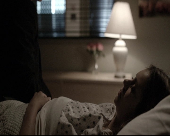 VampireDiariesWorld-dot-nl_6x22ImThinkingOfYouAllTheWhile0465.jpg