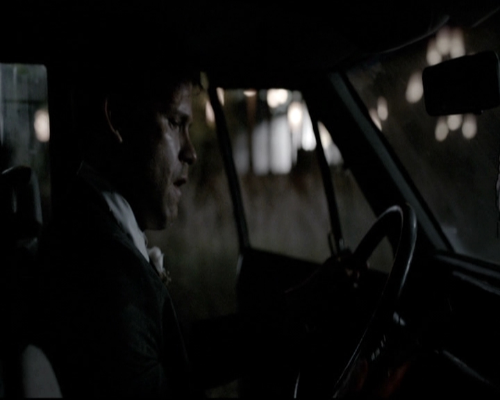 VampireDiariesWorld-dot-nl_6x22ImThinkingOfYouAllTheWhile0648.jpg