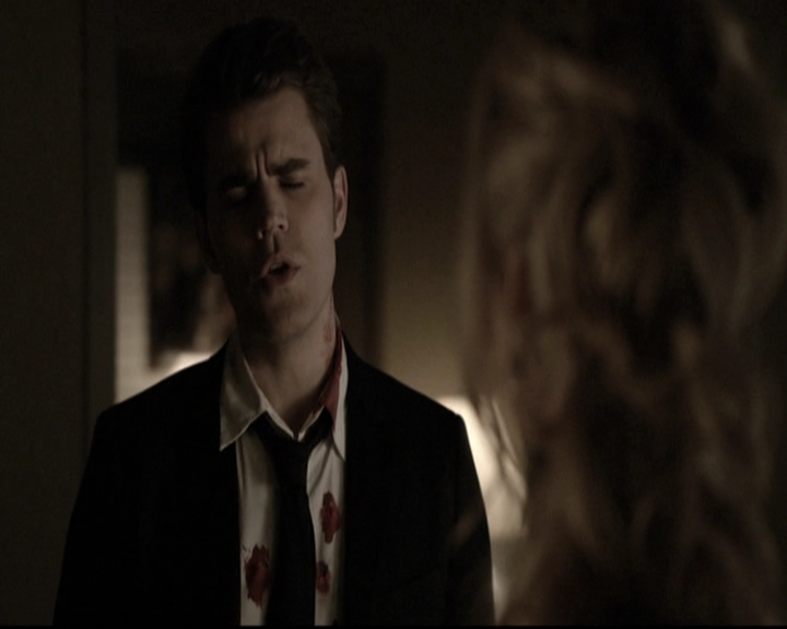VampireDiariesWorld-dot-nl_6x22ImThinkingOfYouAllTheWhile1025.jpg
