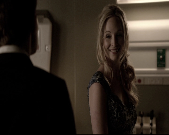 VampireDiariesWorld-dot-nl_6x22ImThinkingOfYouAllTheWhile1027.jpg