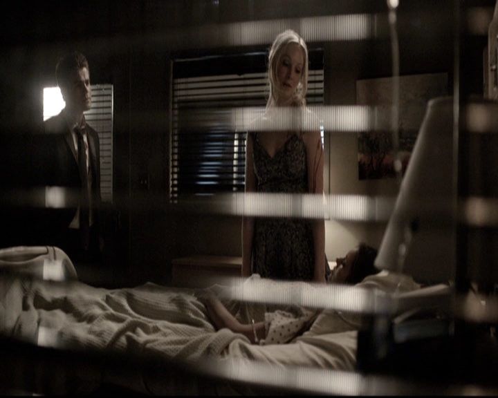 VampireDiariesWorld-dot-nl_6x22ImThinkingOfYouAllTheWhile1032.jpg