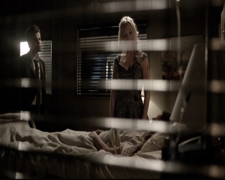 VampireDiariesWorld-dot-nl_6x22ImThinkingOfYouAllTheWhile1035.jpg