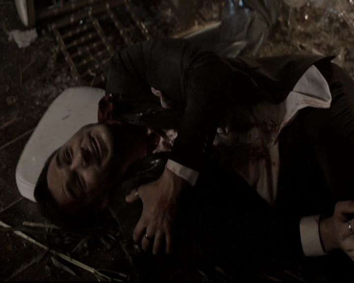 VampireDiariesWorld-dot-nl_6x22ImThinkingOfYouAllTheWhile1203.jpg