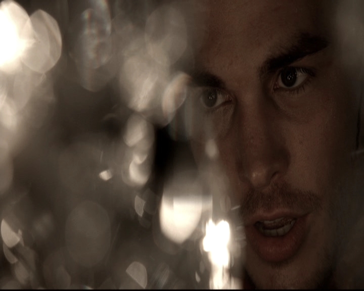 VampireDiariesWorld-dot-nl_6x22ImThinkingOfYouAllTheWhile1243.jpg