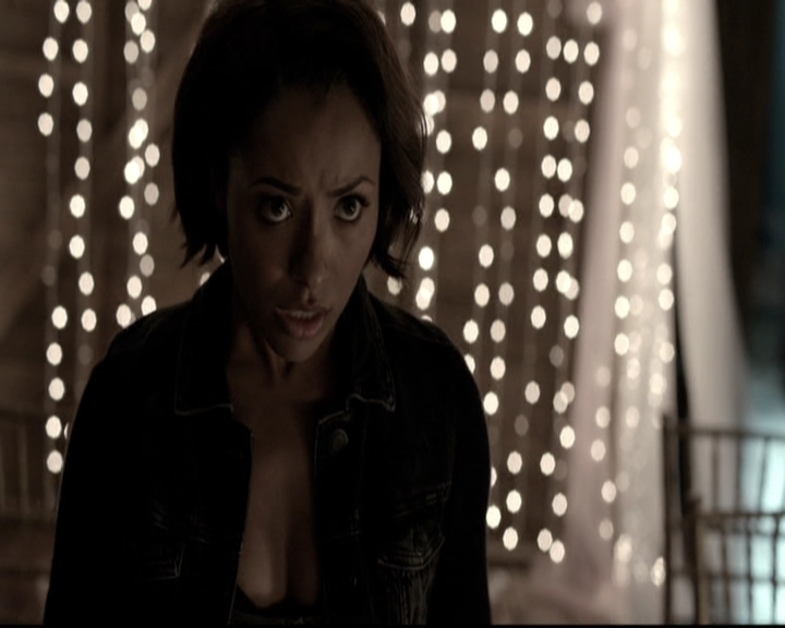VampireDiariesWorld-dot-nl_6x22ImThinkingOfYouAllTheWhile1256.jpg