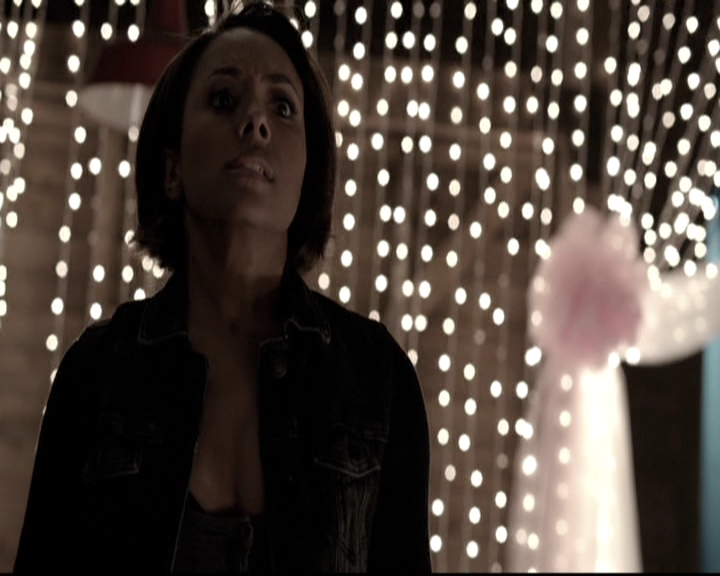 VampireDiariesWorld-dot-nl_6x22ImThinkingOfYouAllTheWhile1260.jpg