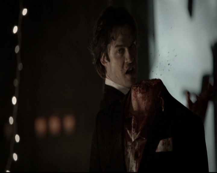 VampireDiariesWorld-dot-nl_6x22ImThinkingOfYouAllTheWhile1401.jpg
