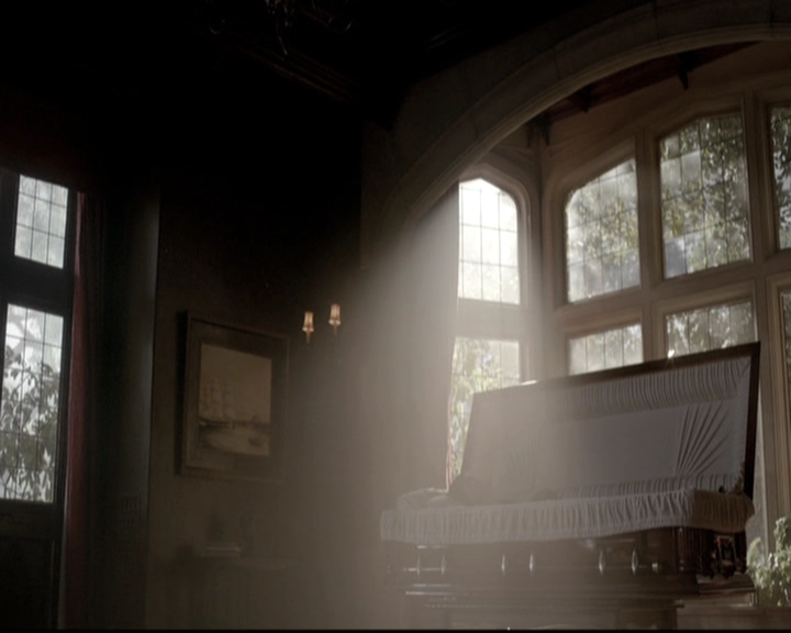 VampireDiariesWorld-dot-nl_6x22ImThinkingOfYouAllTheWhile1429.jpg
