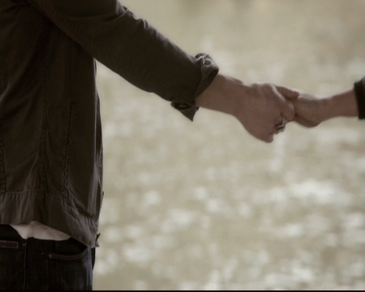 VampireDiariesWorld-dot-nl_6x22ImThinkingOfYouAllTheWhile1853.jpg