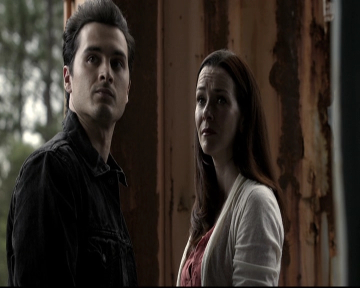 VampireDiariesWorld-dot-nl_6x22ImThinkingOfYouAllTheWhile1914.jpg