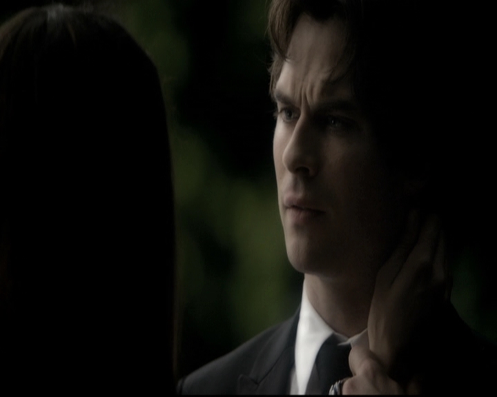 VampireDiariesWorld-dot-nl_6x22ImThinkingOfYouAllTheWhile2008.jpg