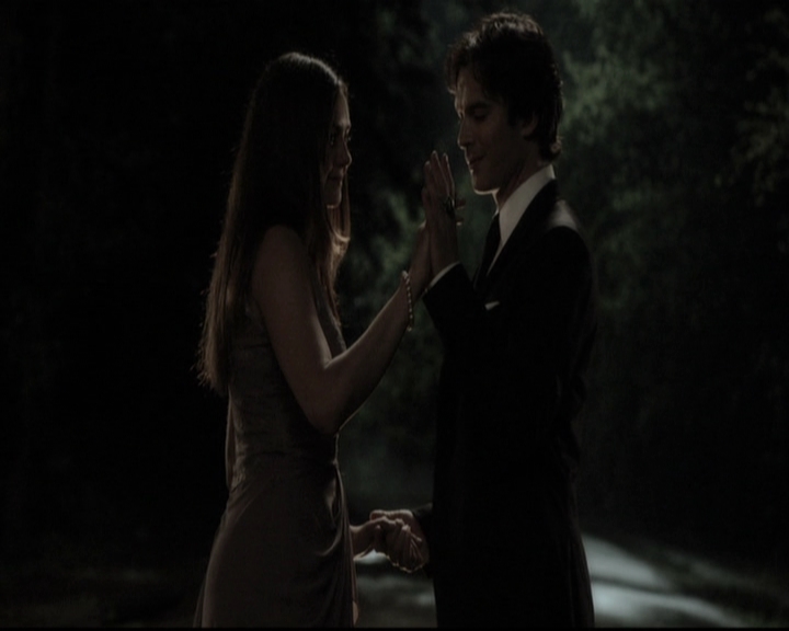 VampireDiariesWorld-dot-nl_6x22ImThinkingOfYouAllTheWhile2062.jpg