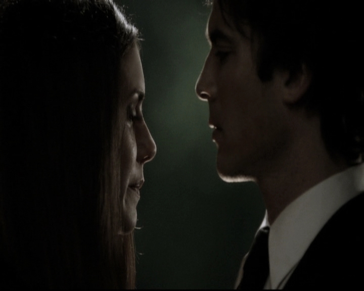 VampireDiariesWorld-dot-nl_6x22ImThinkingOfYouAllTheWhile2072.jpg