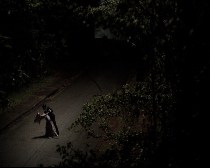 VampireDiariesWorld-dot-nl_6x22ImThinkingOfYouAllTheWhile2098.jpg